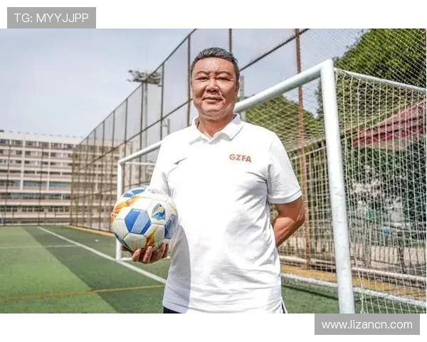 成都足球队重塑辉煌之路：从低谷到杯赛争冠的蜕变历程